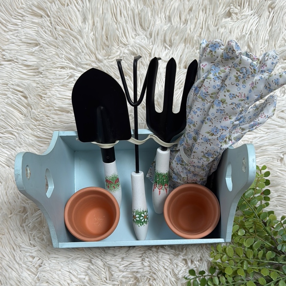 🎉HP🎉 Christmas Tree Shop Garden Tool Set with Floral Honey Bee Box 💗 - Picture 9 of 15